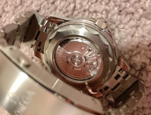 The movement could be viewed through the transparent caseback.